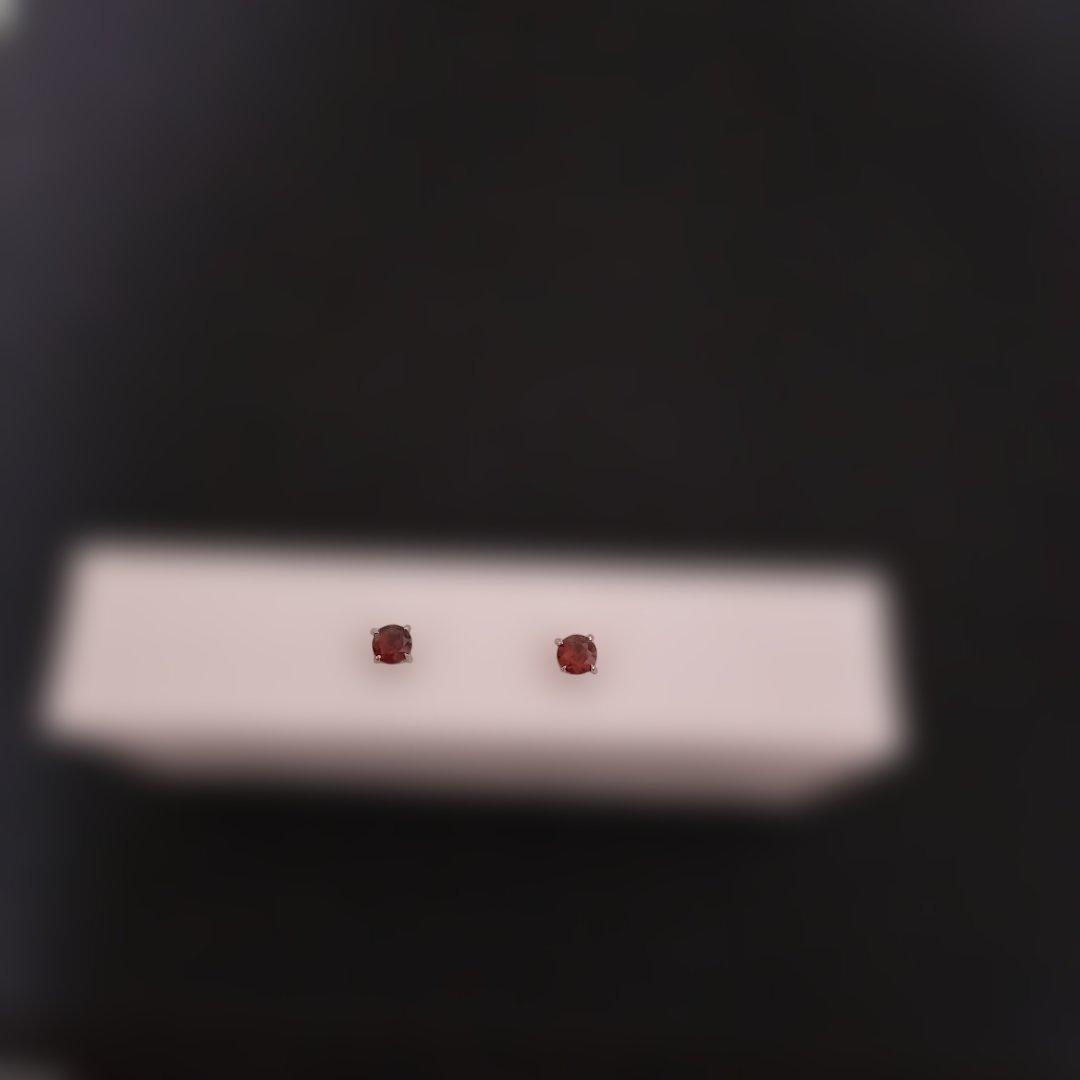 K18-WG ガーネット入り ピアス セット 石の直径5mm　新品未使用品
