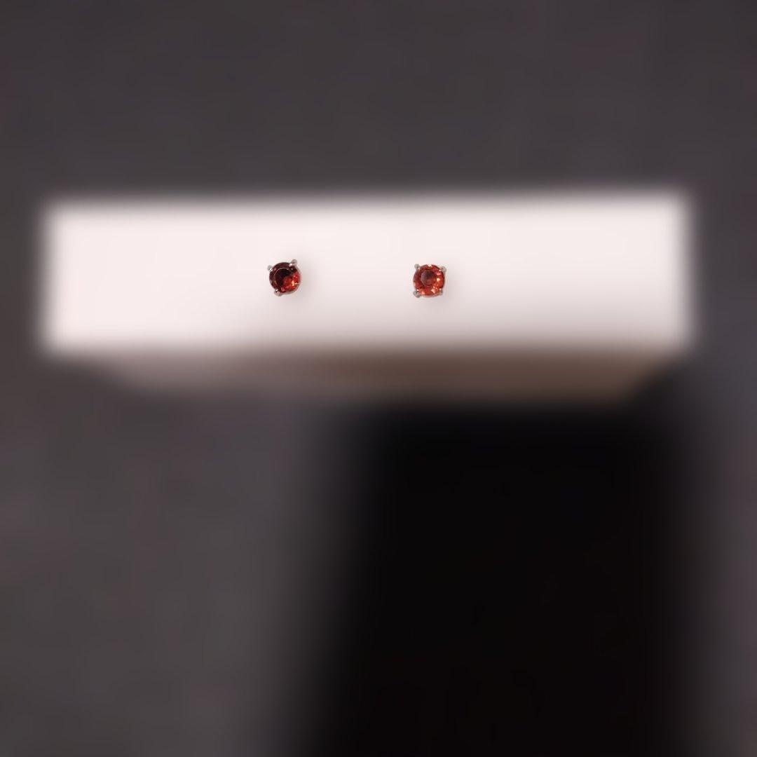 K18-WG ガーネット入り ピアス セット 石の直径5mm　新品未使用品