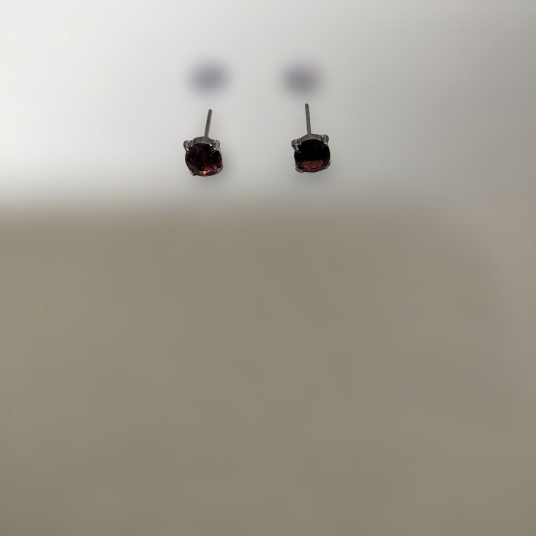 K18-WG ガーネット入り ピアス セット 石の直径5mm　新品未使用品