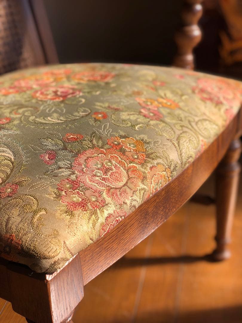 ❷ コスガ製 アンティークチェア＆オットマンセット