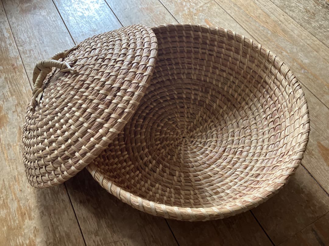 蓋付きかご　八重山民具