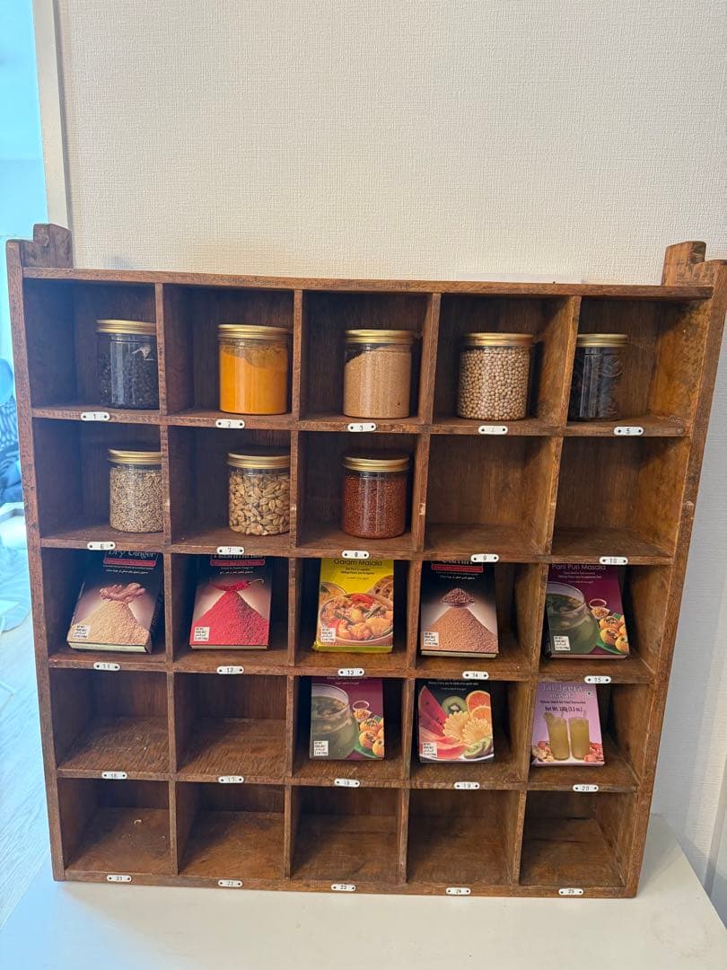 お値下げしました！木製ラック 25個収納スペース