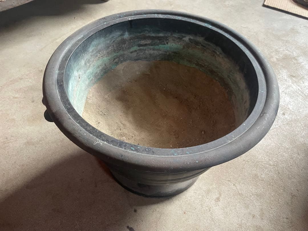 金属製 火鉢 黒色 持ち手付き 直径36cm