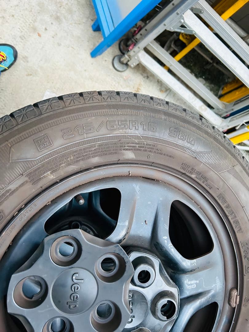 D*i様 Jeep レネゲード　純正ホイール　 スタッドレスタイヤ 16インチ