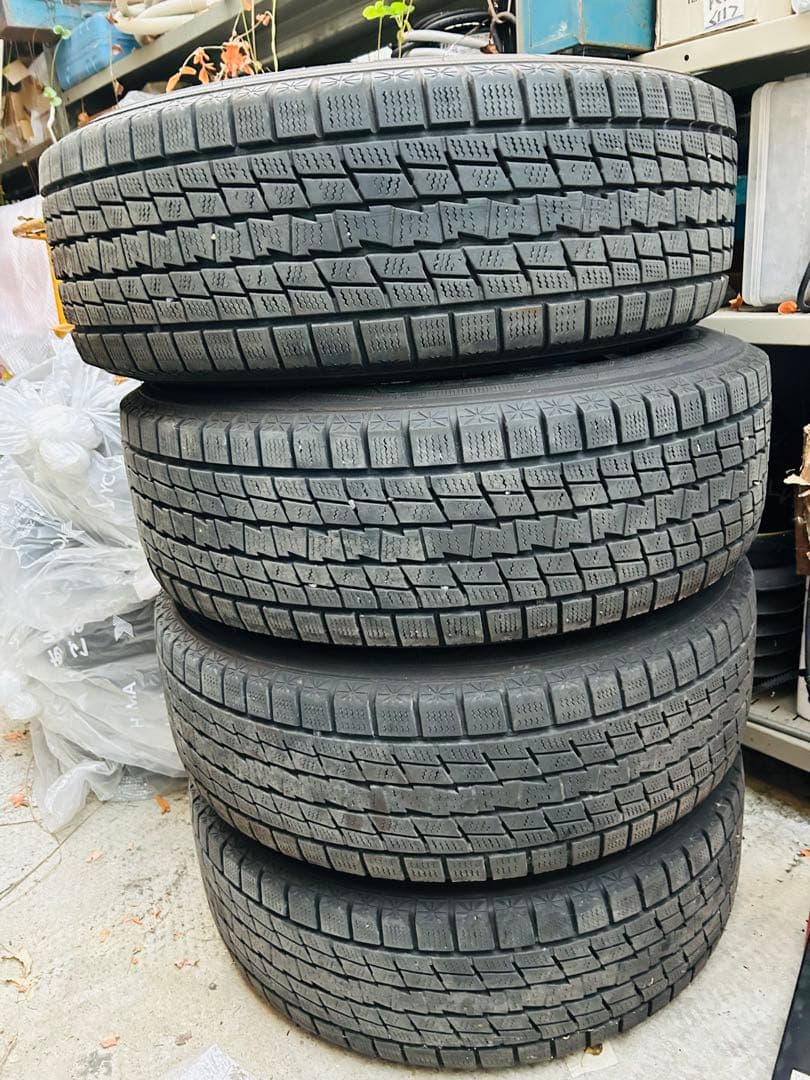 D*i様 Jeep レネゲード　純正ホイール　 スタッドレスタイヤ 16インチ