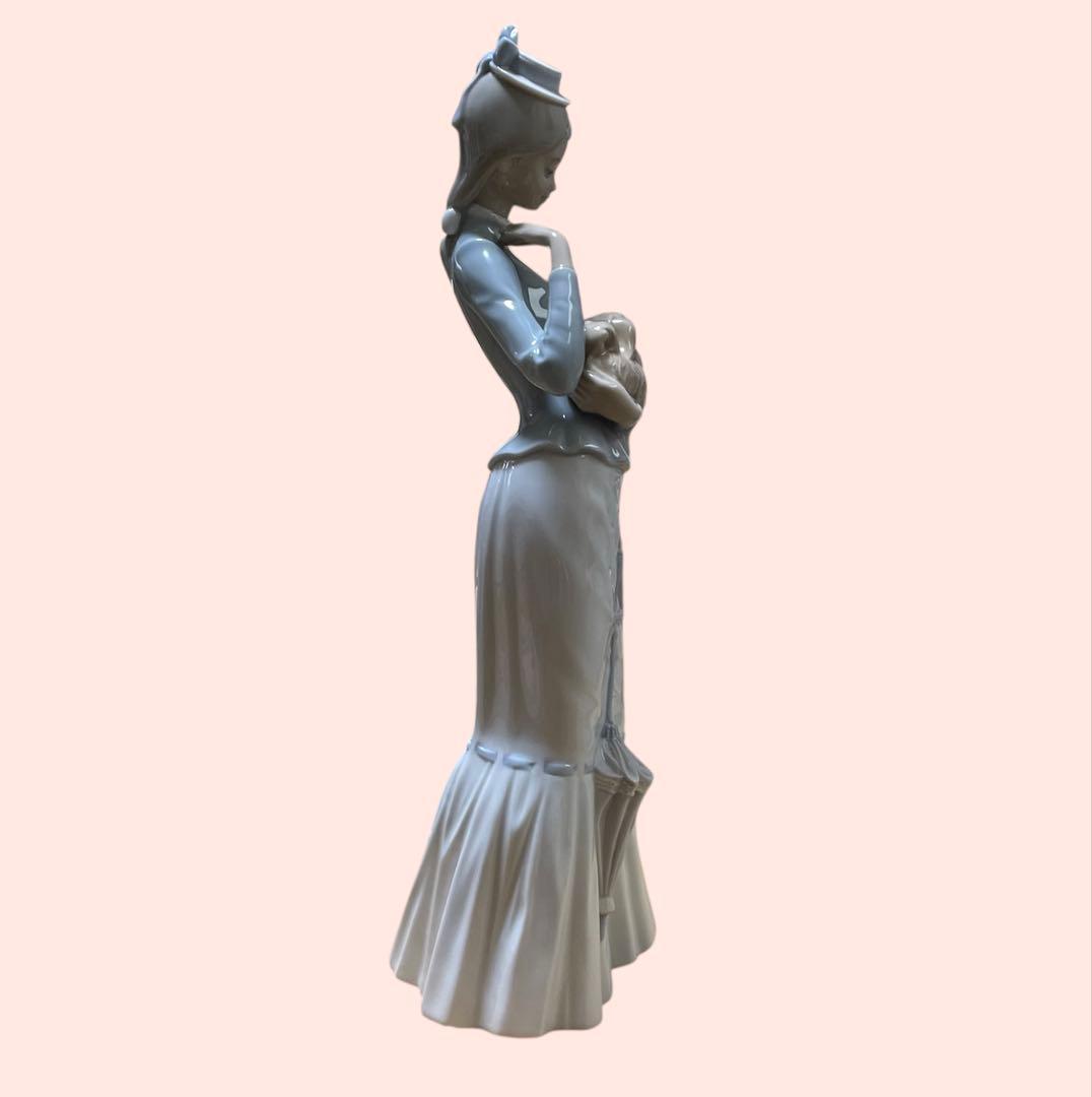 LLADRO 仔犬を抱く貴婦人 リヤドロ　4893