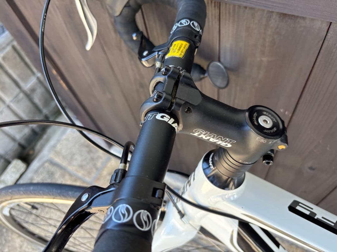 ロードバイクデビューに！ジャイアント　デファイ　giant DEFY3 ホワイト