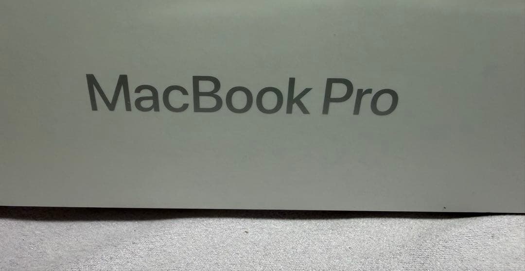 14インチ MacBook Pro M5チップ 24GBメモリ 1TBストレージ