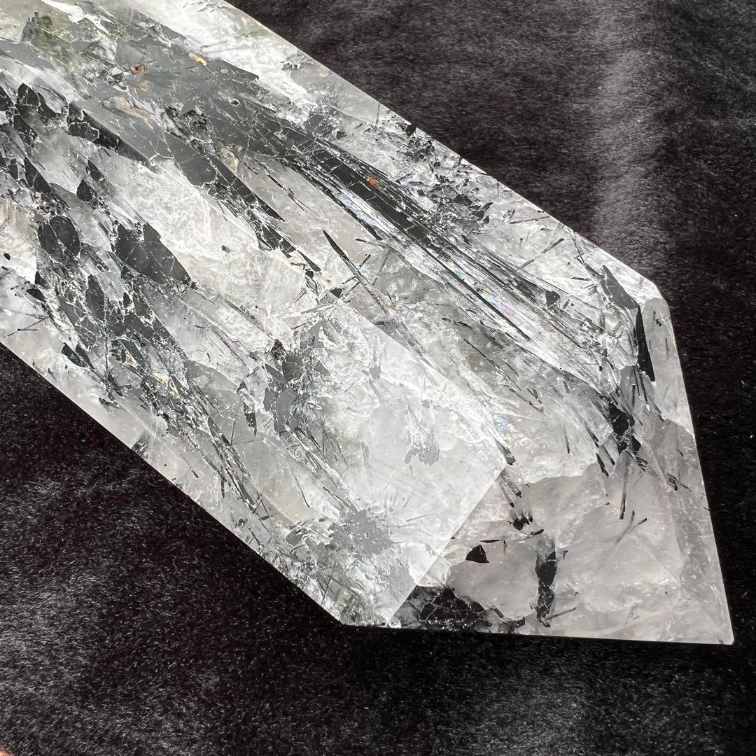 ✳️びっしり密集したブラックのルチル✨虹入り ルチルクォーツ トルマリン 六角柱