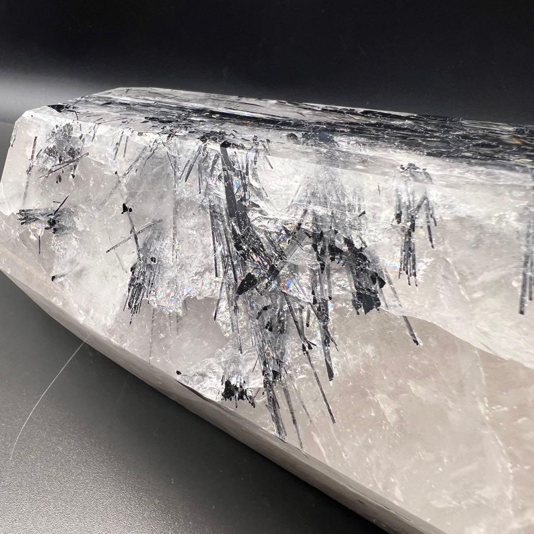 ✳️びっしり密集したブラックのルチル✨虹入り ルチルクォーツ トルマリン 六角柱