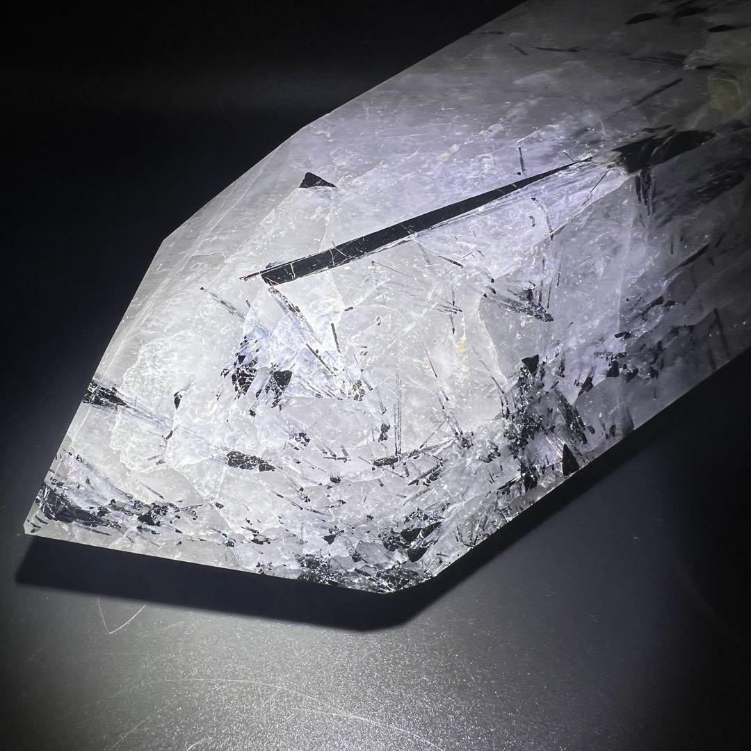 ✳️びっしり密集したブラックのルチル✨虹入り ルチルクォーツ トルマリン 六角柱