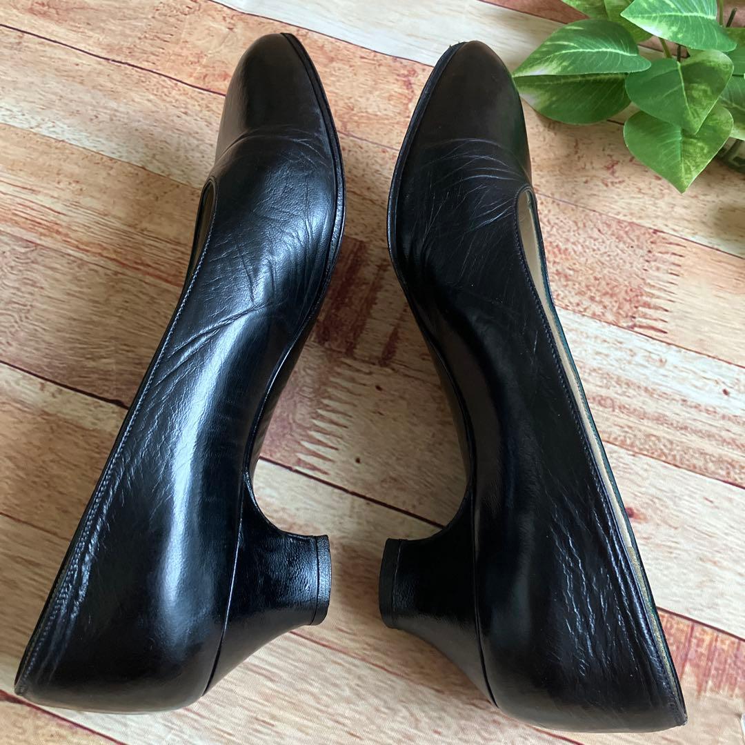 CHANEL ブラック パンプス 中ヒール安定　ビジネス　ココマーク刺繍入り