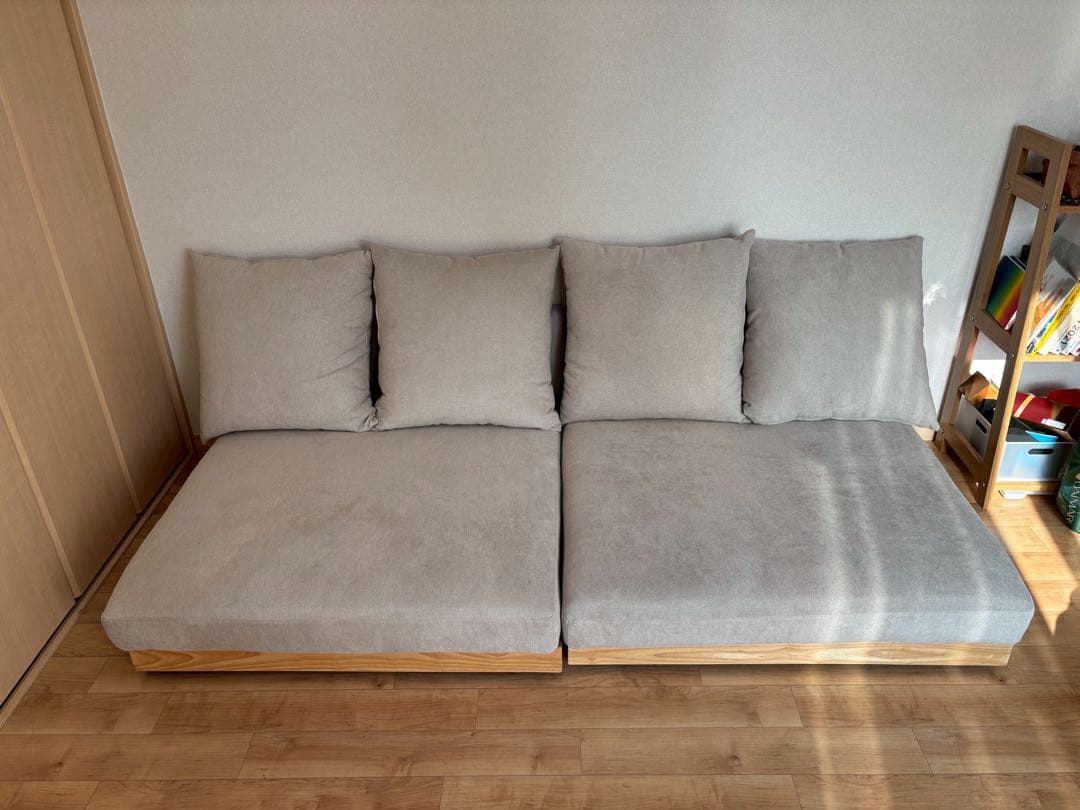 【みさと】ライトグレー ファブリックソファ 木製フレーム