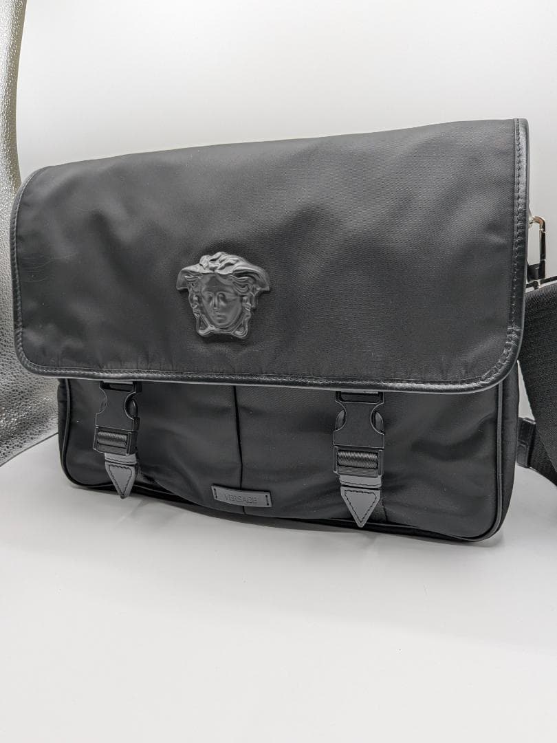 美品✨ ヴェルサーチ ショルダーバッグ ナイロン ブラック 0O2