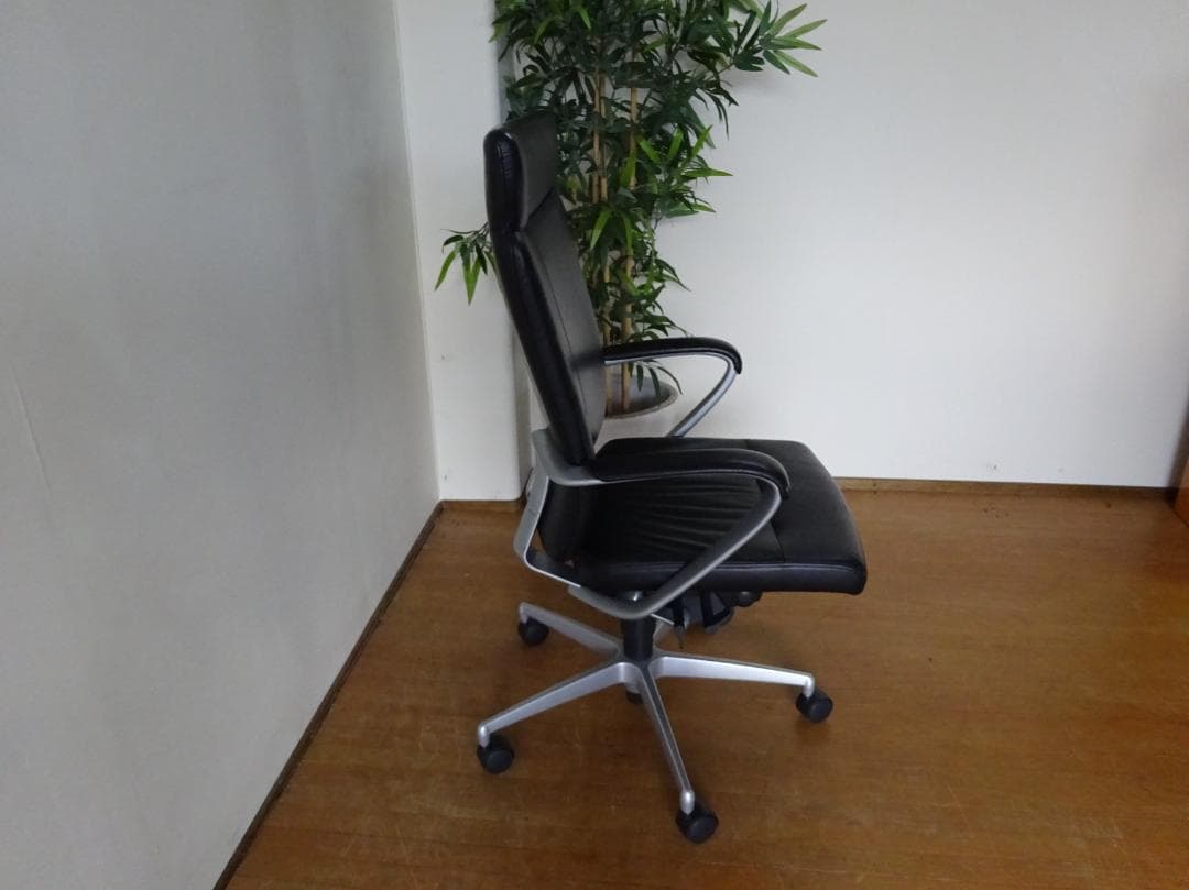 イトーキ　プレクサスチェア　ハイバック　肘付　本革　オフィスチェア　美品