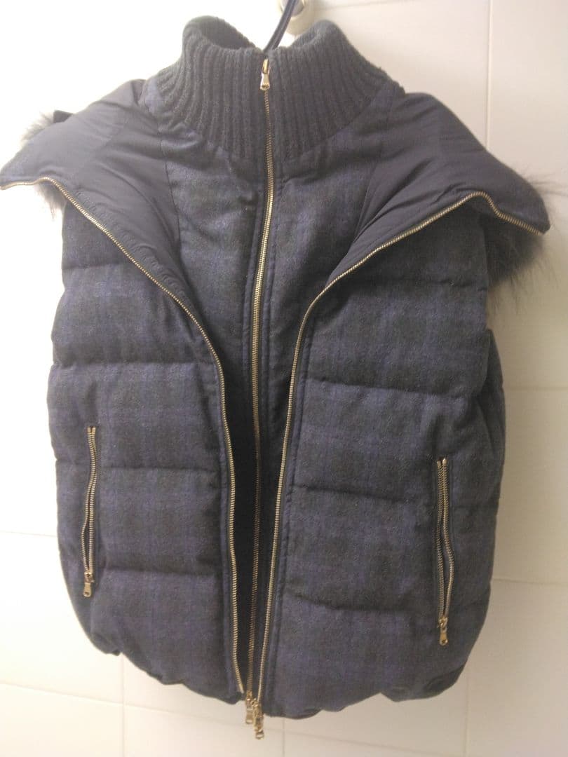 季節が過ぎたのでお値下ＴＡＴＲＡＳポーランド製 ダウンベスト 02 ダークグレー