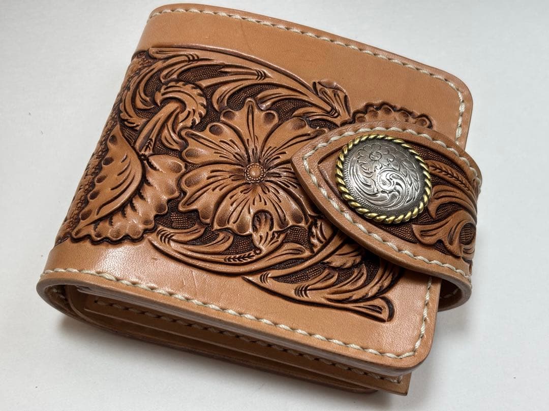 ヌメ革　二つ折り財布　カード収納11枚　レザーカービング　ハンドメイド