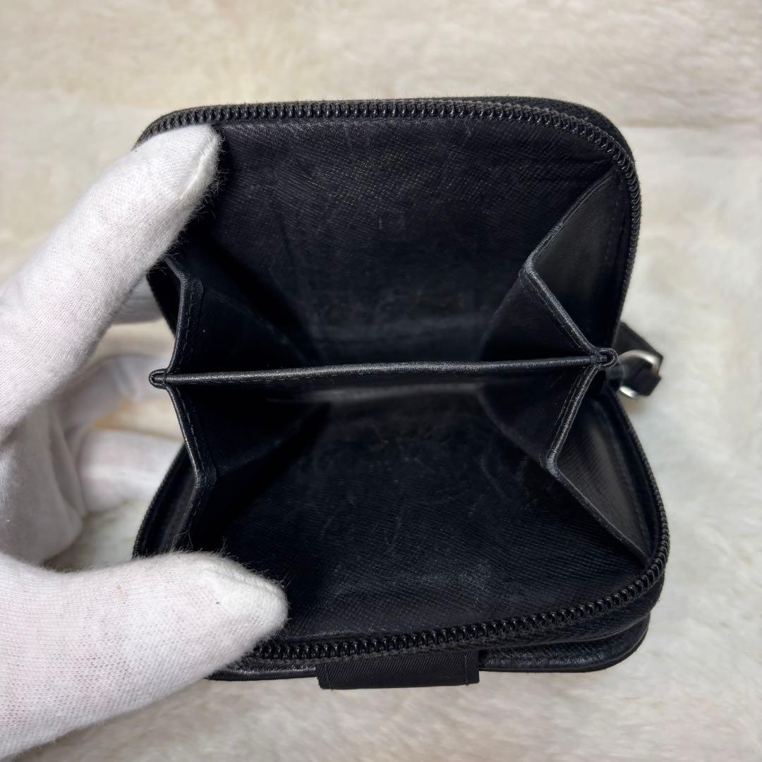 ◆美品◆良品◆PRADA ブラックナイロン 二つ折り財布　三角ロゴ