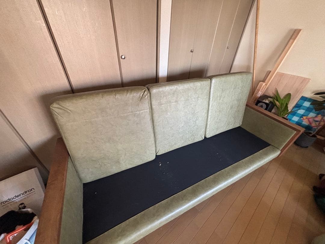 合成皮革 3人掛けソファ 木製フレーム