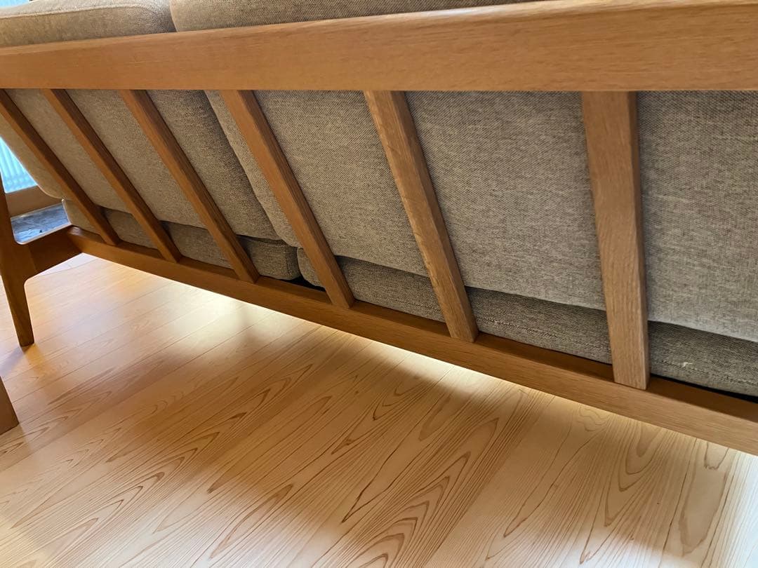 ３人掛けソファ　木製フレーム　無垢材　ナラ　オーク材　北欧デザイン　ビンテージ