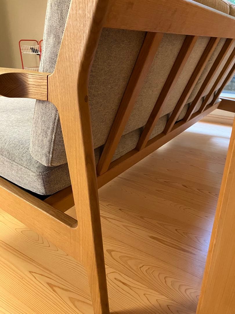 ３人掛けソファ　木製フレーム　無垢材　ナラ　オーク材　北欧デザイン　ビンテージ