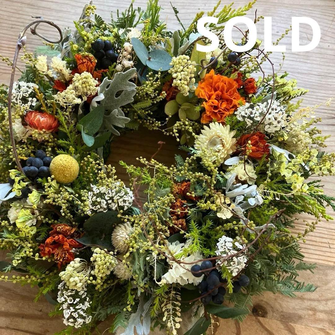 オーレアミモザの蕾とイエローのリース　春　クラスペディア　アリッサム