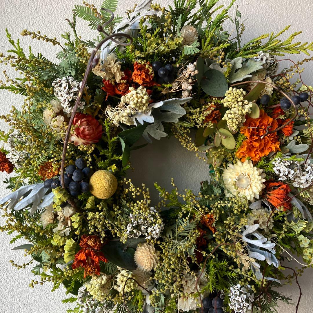 オーレアミモザの蕾とイエローのリース　春　クラスペディア　アリッサム