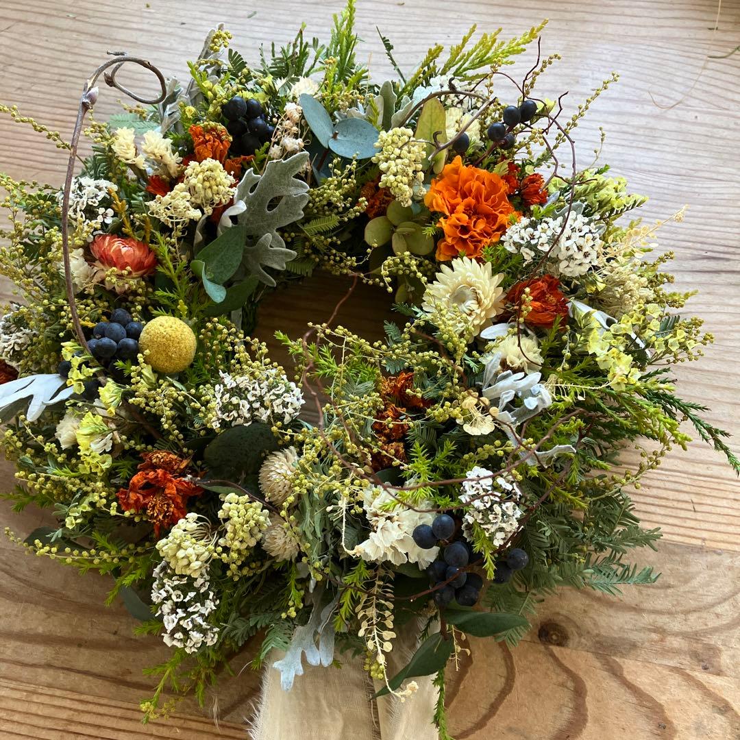 オーレアミモザの蕾とイエローのリース　春　クラスペディア　アリッサム