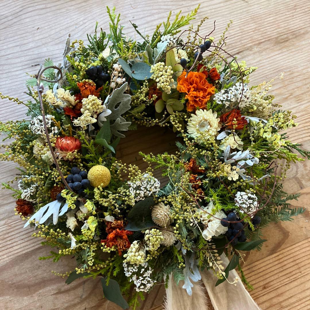 オーレアミモザの蕾とイエローのリース　春　クラスペディア　アリッサム