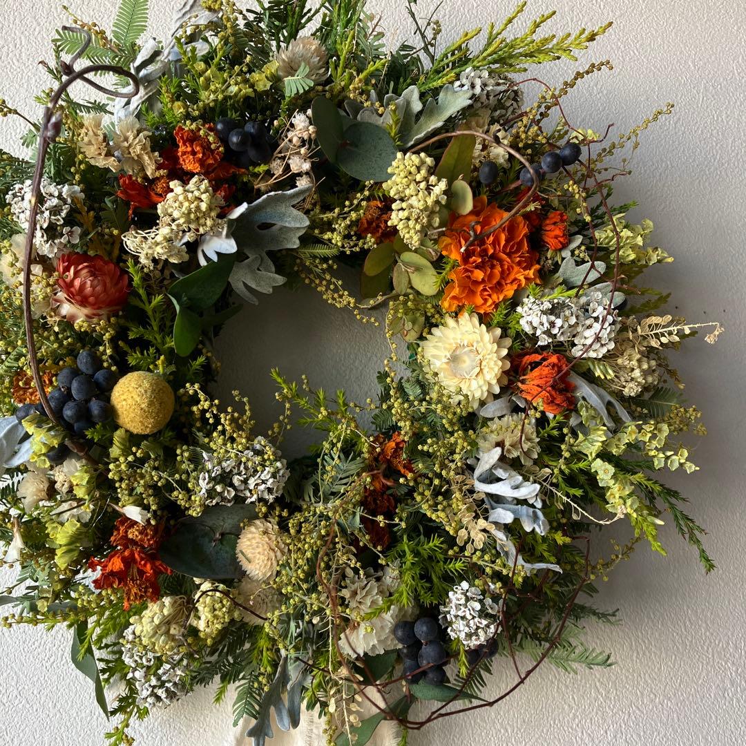 オーレアミモザの蕾とイエローのリース　春　クラスペディア　アリッサム