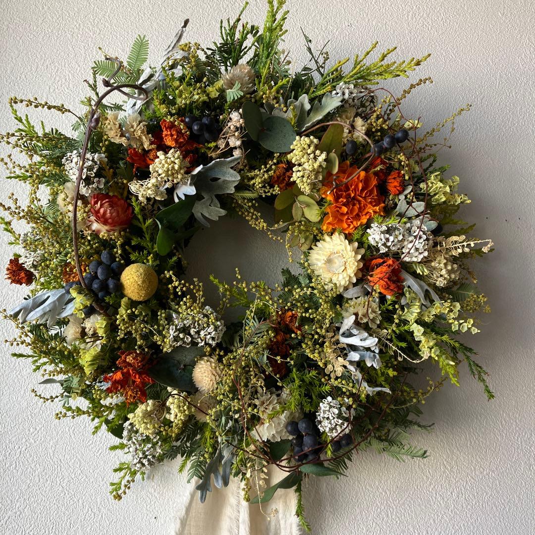 オーレアミモザの蕾とイエローのリース　春　クラスペディア　アリッサム