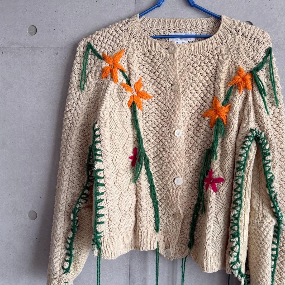 【discovered】花柄刺繍 ベージュ ニットカーディガン