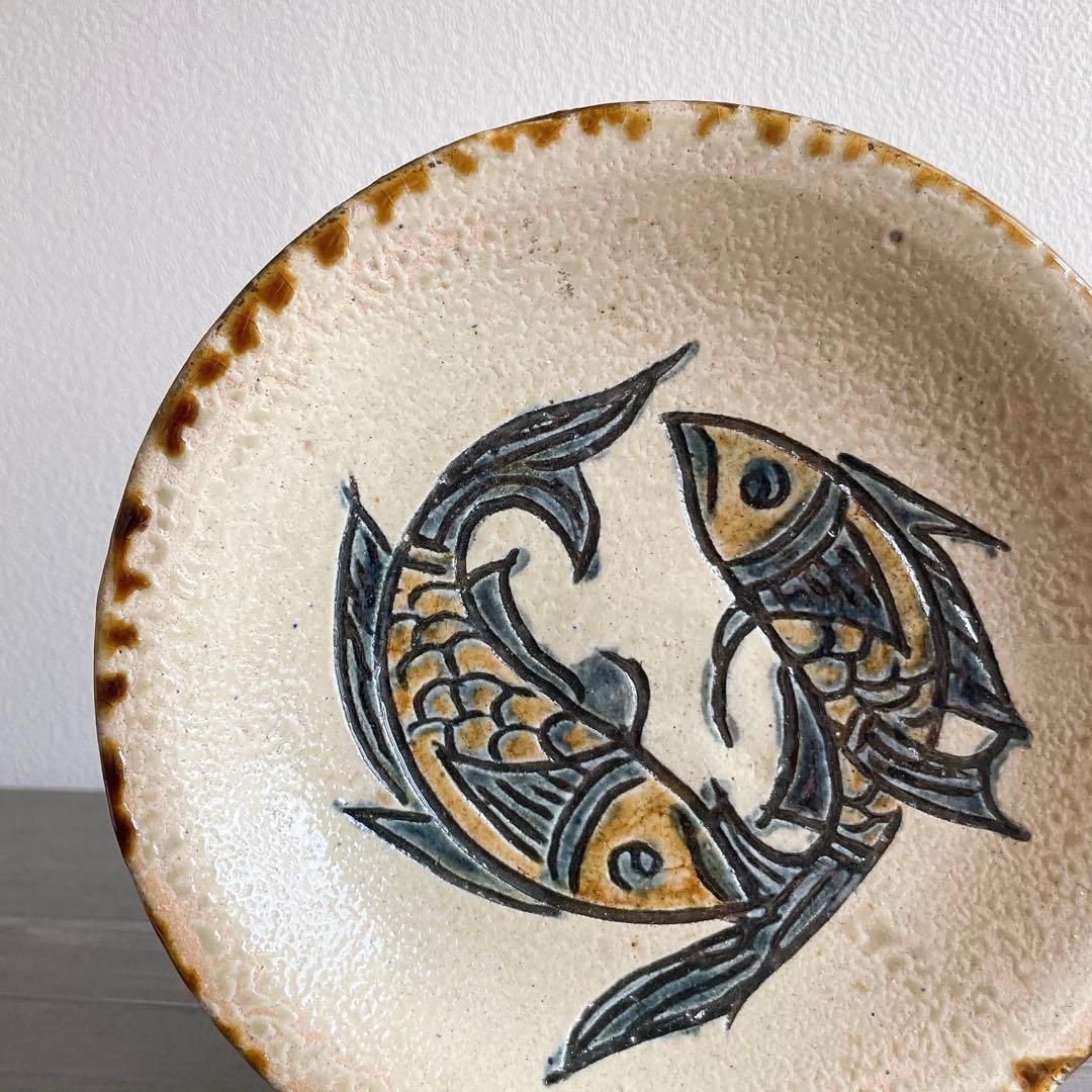 金城次郎 六寸皿 刷毛目線彫 魚文 魚紋 壺屋焼 やちむん 沖縄 民藝 工藝