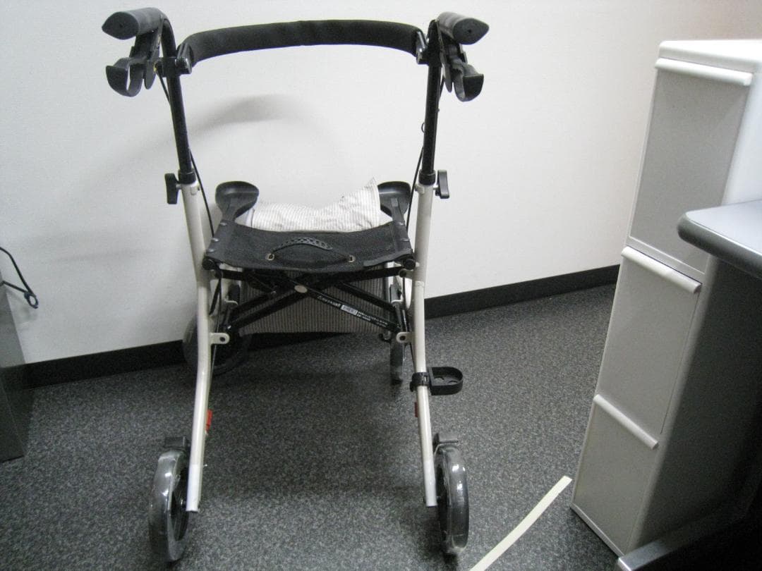 四輪 歩行車 ショッピングターン 安寿 アロン化成 送料無料 バッグ付き ②