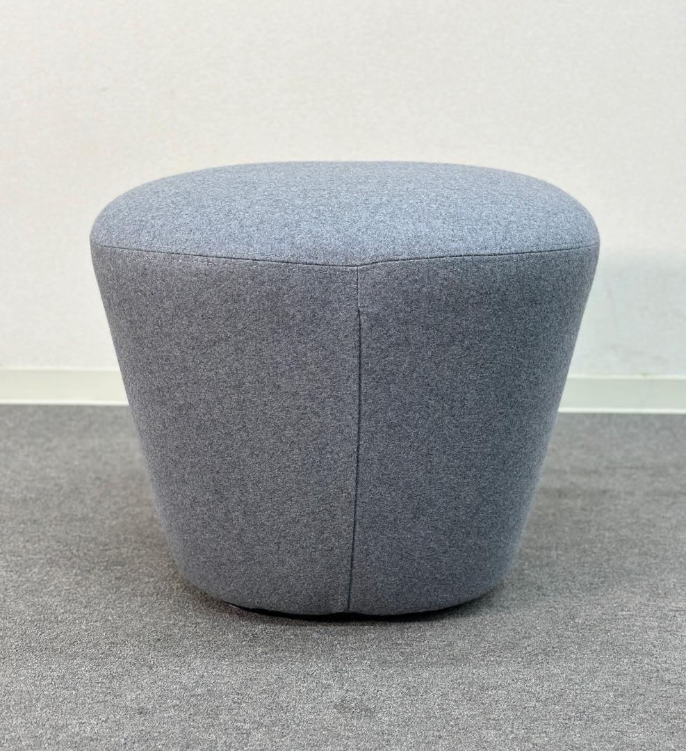 美品■アンドリューワールド■BEAT　オットマン　スツール　グレー系