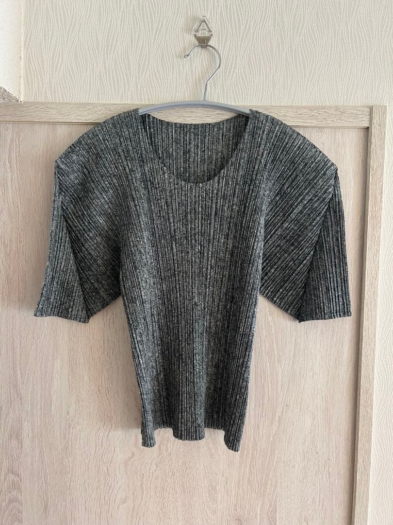 プリーツプリーズ 半袖トップス 霜降りグレー クルーネック フリーサイズ