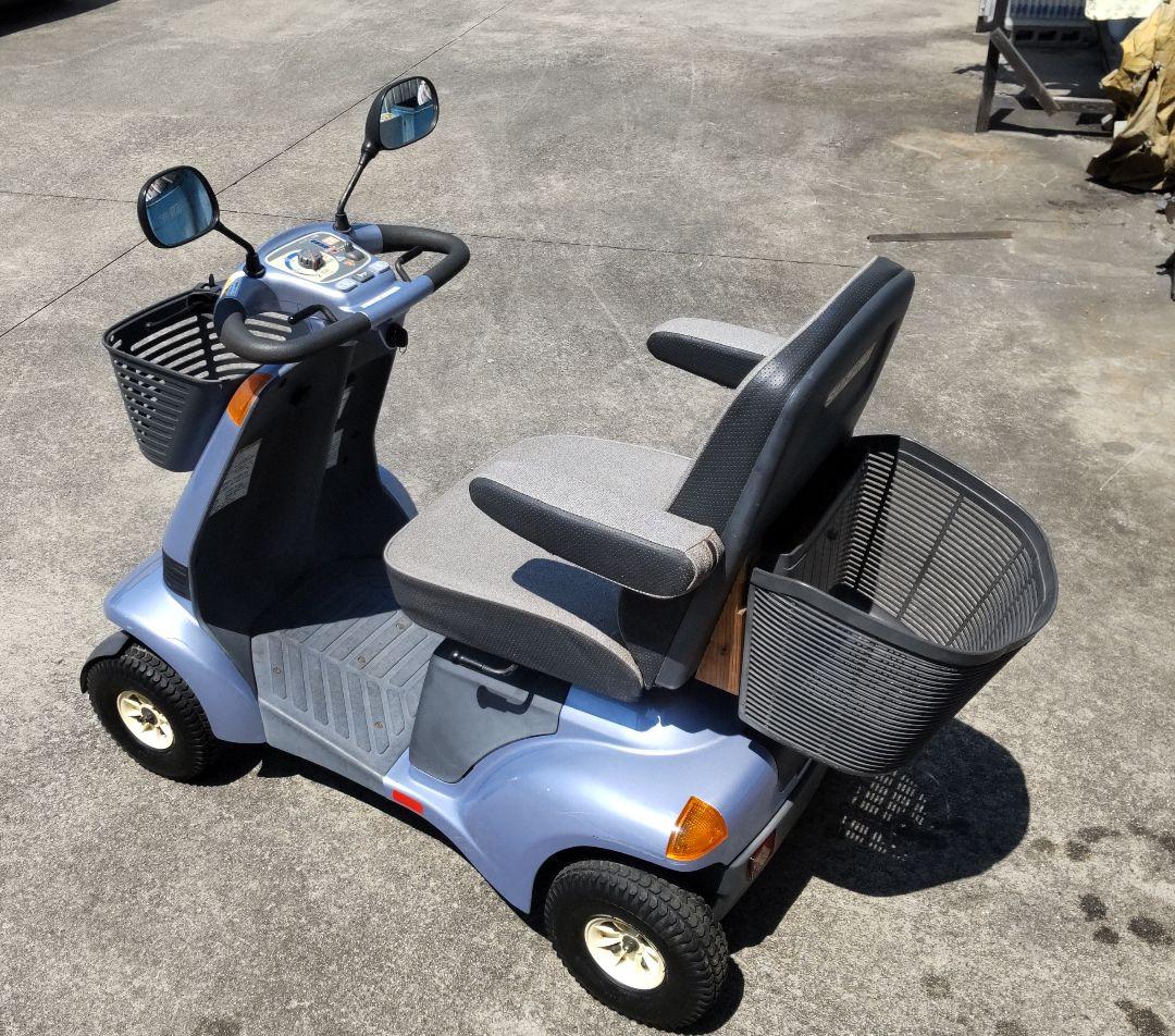 カーテンと壁の間