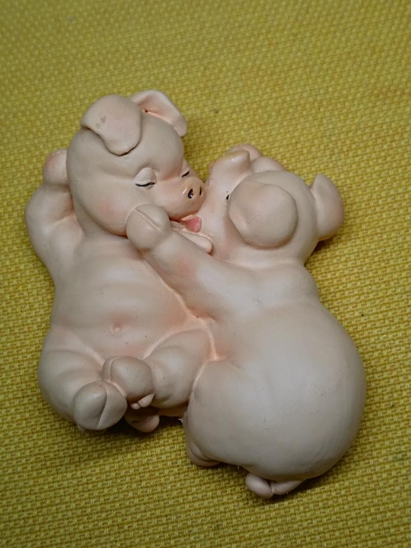 ブタ　豚　人形　彫像　オブジェ　置物　インテリア　工芸品　美術品　A1044