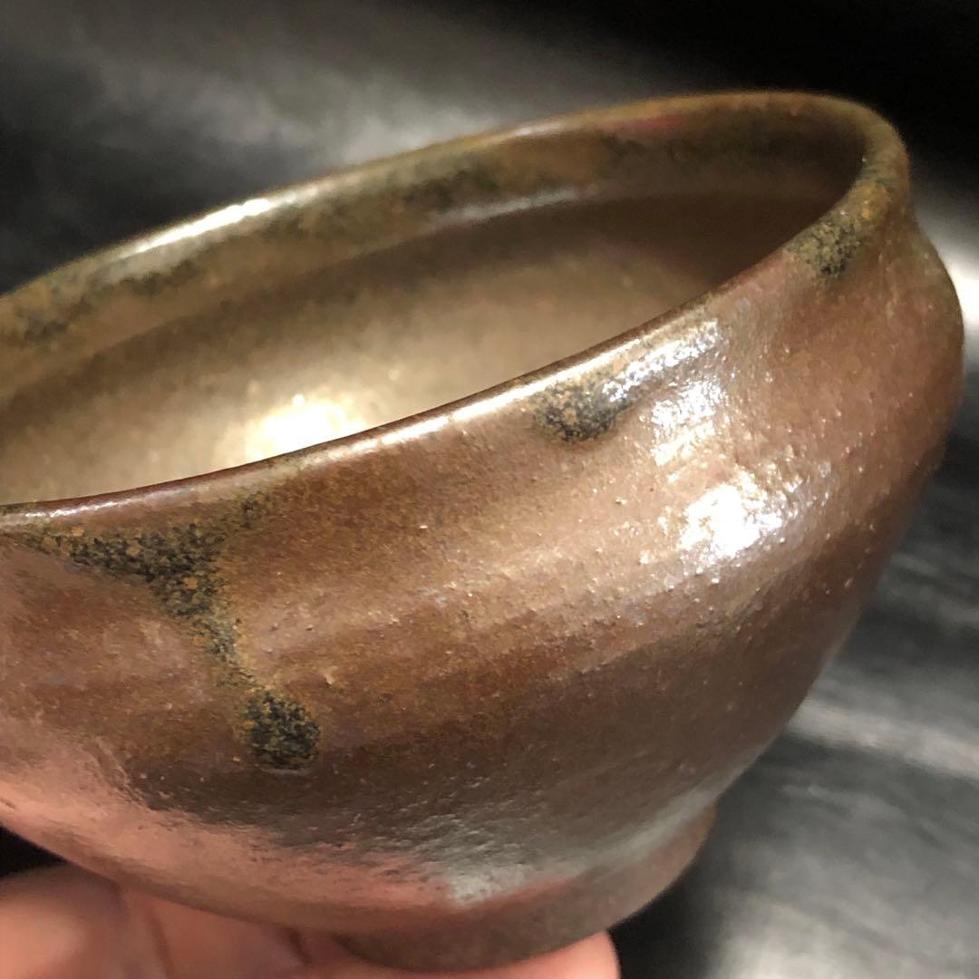 美しい古美術◆蔵から釉薬の垂れがある焦げ茶色の抹茶茶碗が出て来ました。