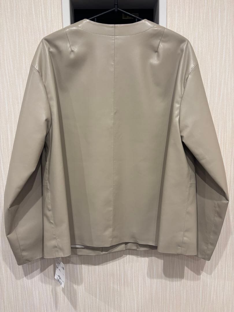 human woman フェイクレザー ライトベージュジャケット