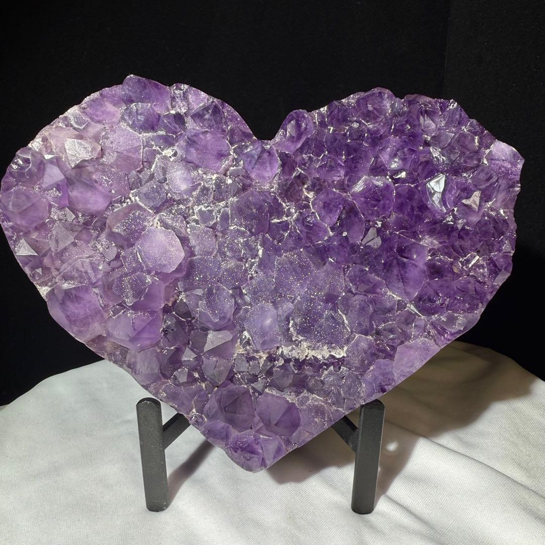 天然石シュガーアメジストのハート　置物　台座付きNO.070616