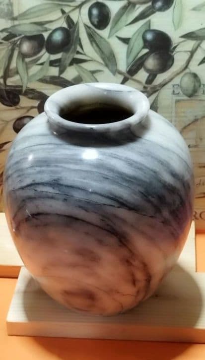 天然大理石の花瓶自然がおります 天然石の模様で 同じものがない主様だけの 一点物