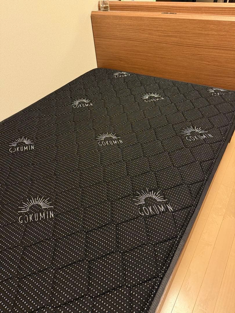 【広島県】ベッドフレーム　セミダブル　スプリングマットレス付