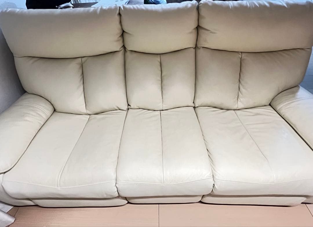 クリーム色レザー3人掛けリクライニングソファ