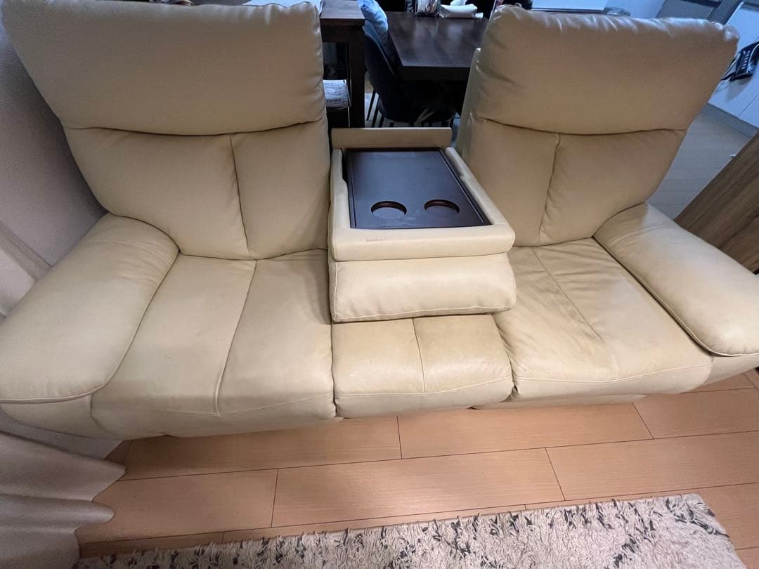 クリーム色レザー3人掛けリクライニングソファ