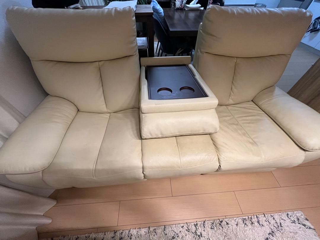 クリーム色レザー3人掛けリクライニングソファ