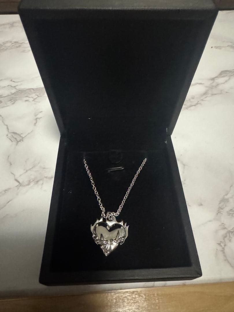 命の燃やし方　BORN TO BLAZE ハート型ネックレス