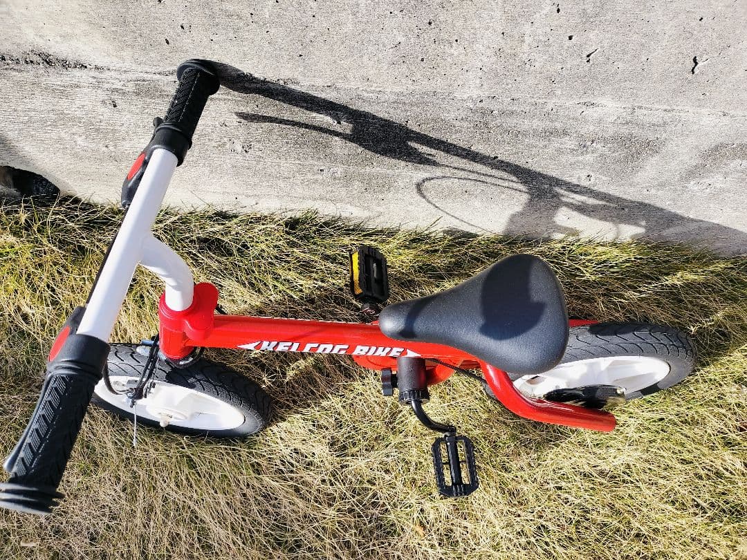 ケルコグバイク　自転車　子供　キッズ　ストライダー　赤　練習　初