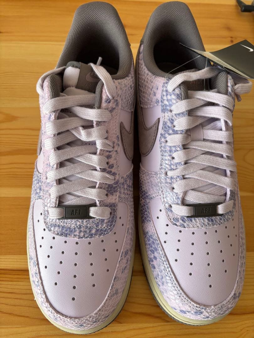 NIKE スニーカー　AIR FORCE 1ヘビ柄　 HF2898-500 薄紫