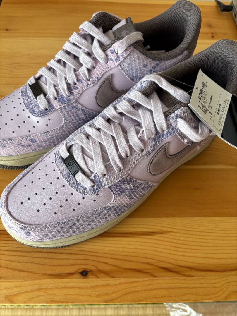 NIKE スニーカー　AIR FORCE 1ヘビ柄　 HF2898-500 薄紫